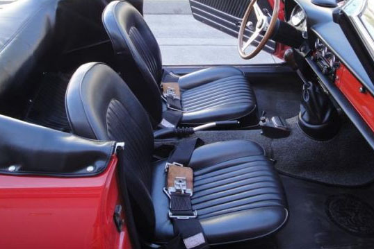 Alfa Romeo Spider (1966-1968) Front Seat