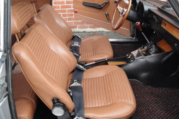 Alfa Romeo 2000 GTV Front Seat